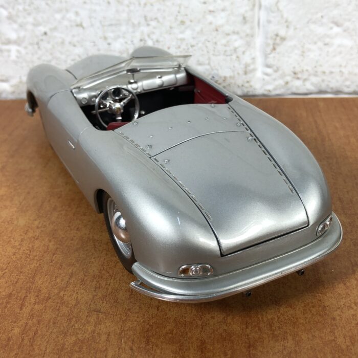 1948 Porsche 356 Roadster (1:18) - Image 10