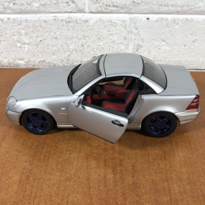 Mercedes-Benz SLK AMG (1:18) - Image 4