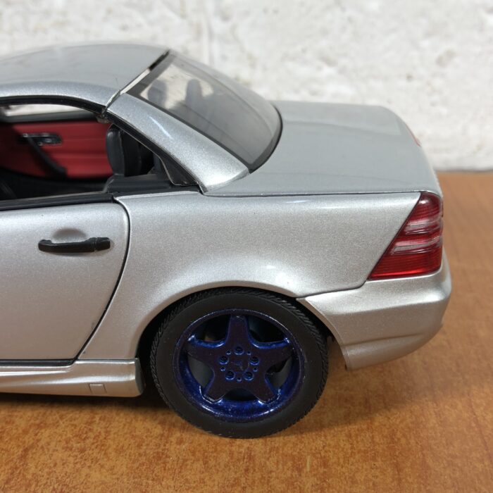 Mercedes-Benz SLK AMG (1:18) - Image 9