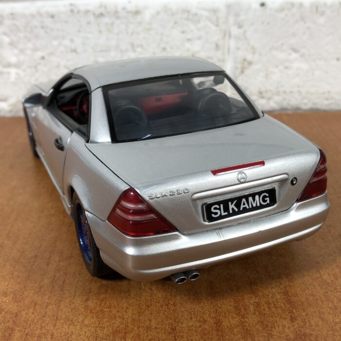 Mercedes-Benz SLK AMG (1:18) - Image 10