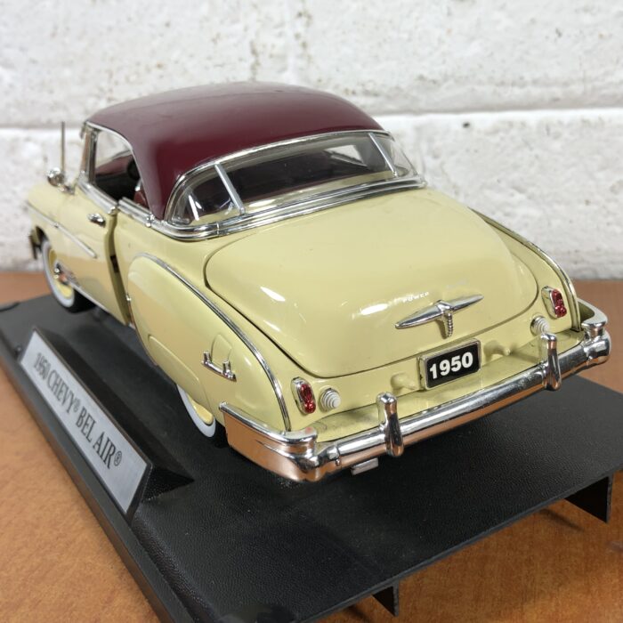 1950 Chevy Bel air (1:18) - Image 11