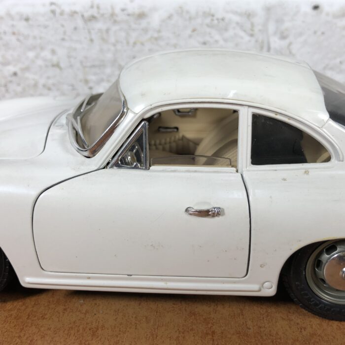 1961 Porsche 356 B (1:18) ~ Made in Italy - Image 7