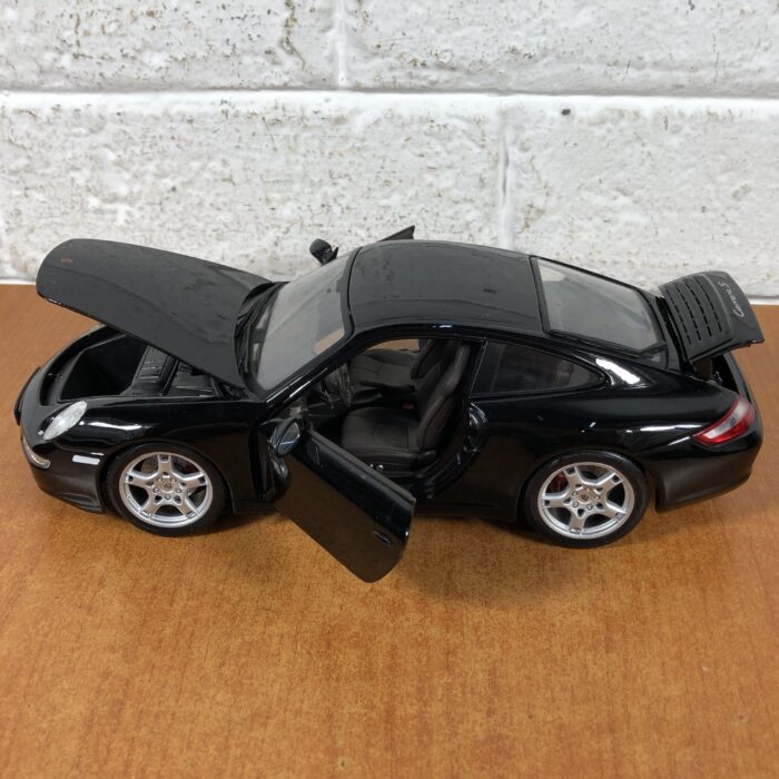 Porsche 911 Carrera S (1:18) - Image 3