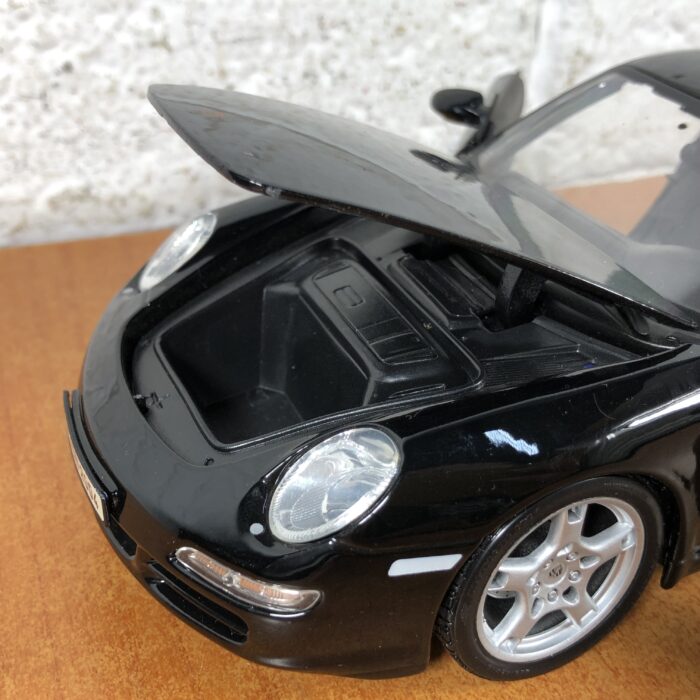 Porsche 911 Carrera S (1:18) - Image 6