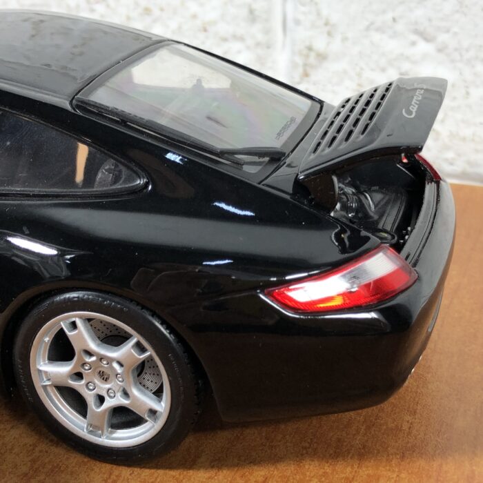 Porsche 911 Carrera S (1:18) - Image 10