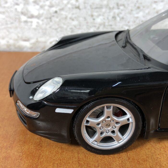Porsche 911 Carrera S (1:18) - Image 5