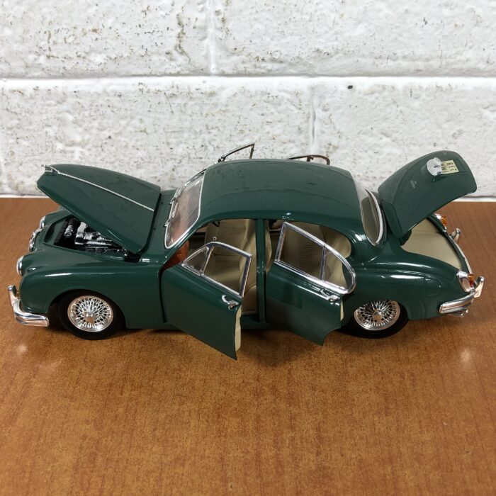 1959 Jaguar Mark II (1:18) - Image 4