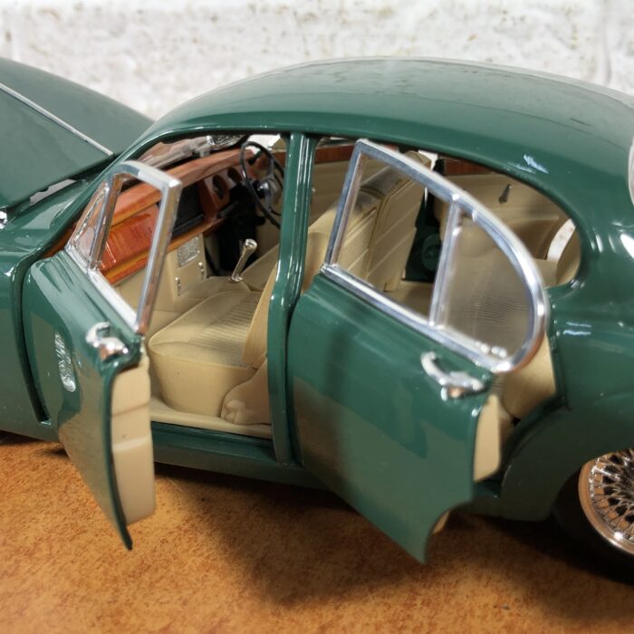 1959 Jaguar Mark II (1:18) - Image 7
