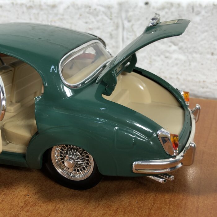 1959 Jaguar Mark II (1:18) - Image 10