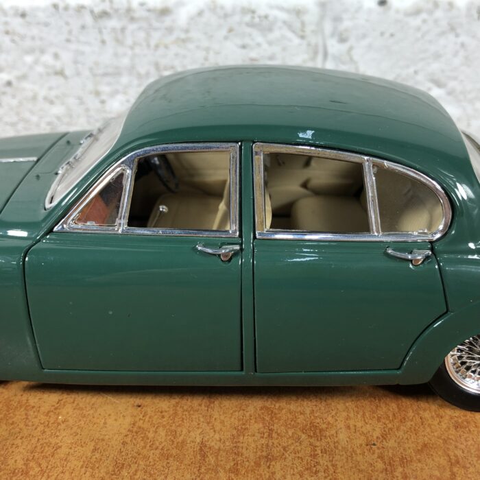 1959 Jaguar Mark II (1:18) - Image 8