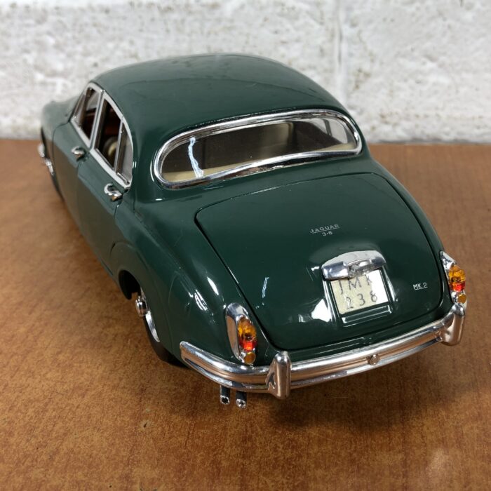 1959 Jaguar Mark II (1:18) - Image 9