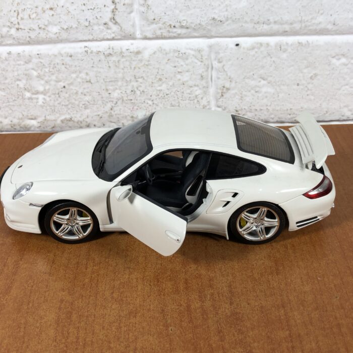 Porsche 911 Turbo (1:18) - Image 4
