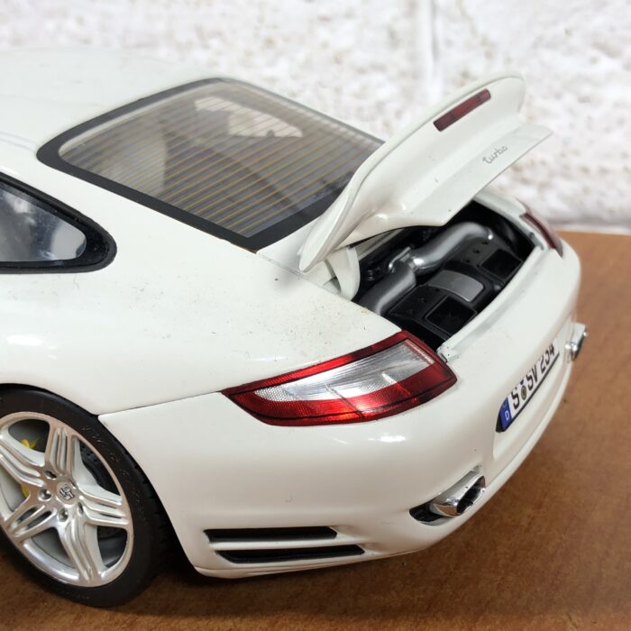 Porsche 911 Turbo (1:18) - Image 10