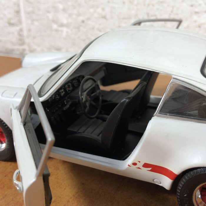 Porsche 911 RS (1:18) - Image 8