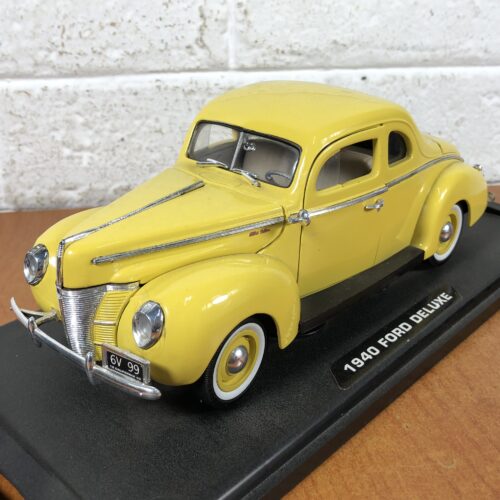 1940 Ford Deluxe (1:18)
