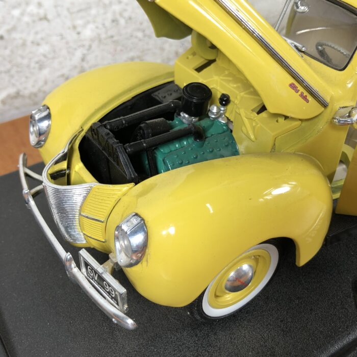 1940 Ford Deluxe (1:18) - Image 5