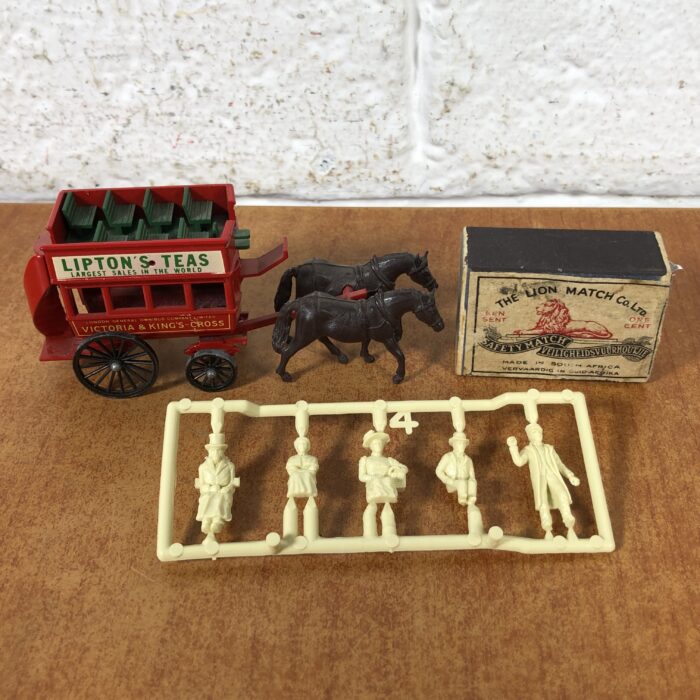 Lledo Lipton's Teas Horse Drawn Omnibus (Made in England) - Image 10