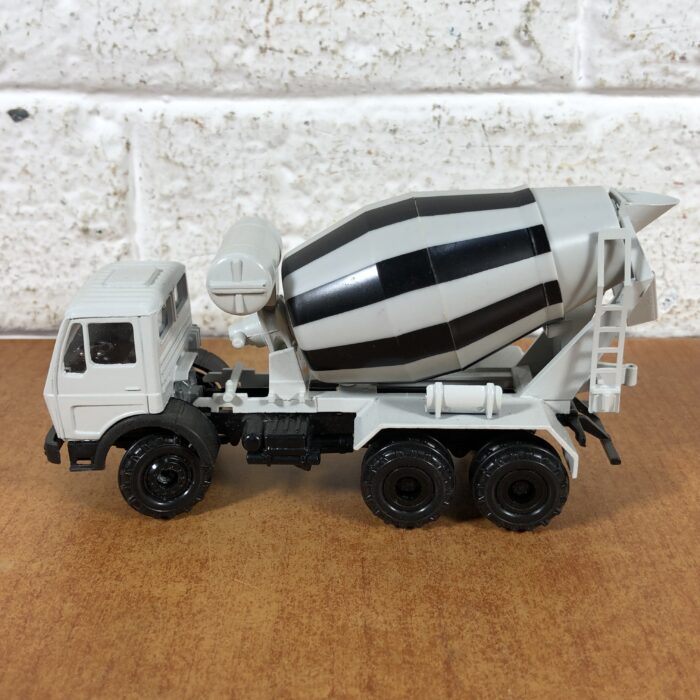 Mercedes-Benz Conrad Concrete Mixer Truck (1:50) ~ Made in West Germany - Image 4