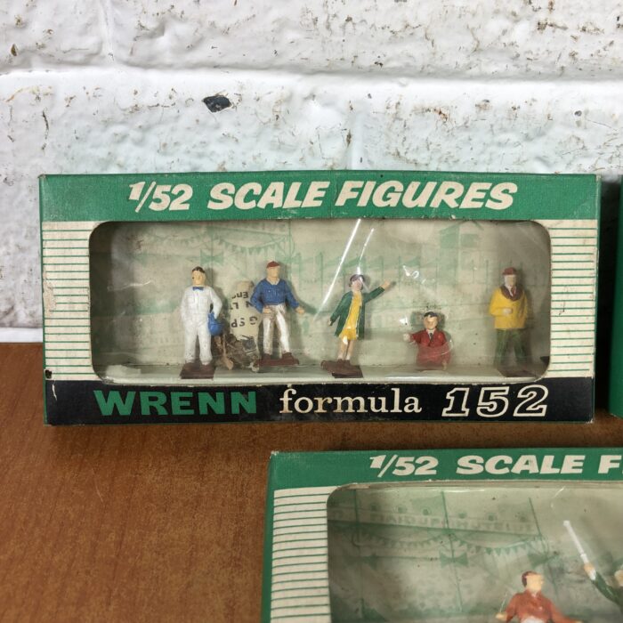 Wrenn Formula 152 Track Personnel Figurines (1:52) - Image 2