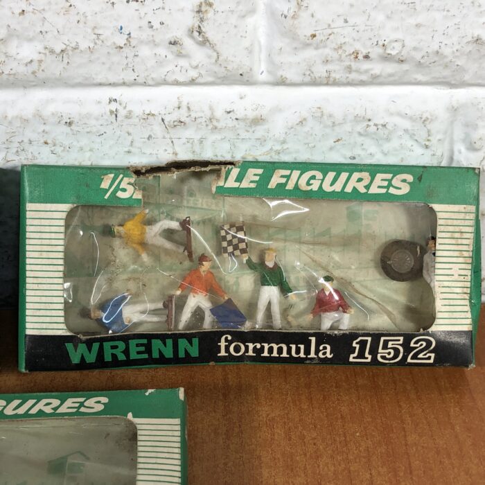 Wrenn Formula 152 Track Personnel Figurines (1:52) - Image 4