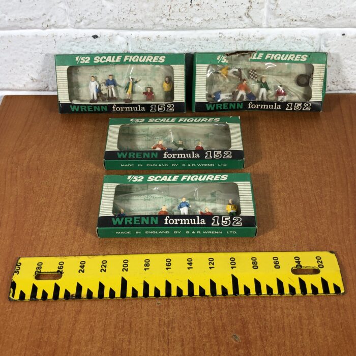 Wrenn Formula 152 Track Personnel Figurines (1:52) - Image 8