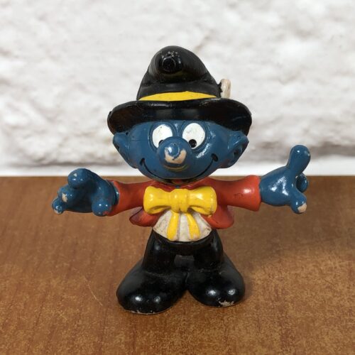 1981 Peyo Photographer Smurf Figurine (Made in Hong Kong)
