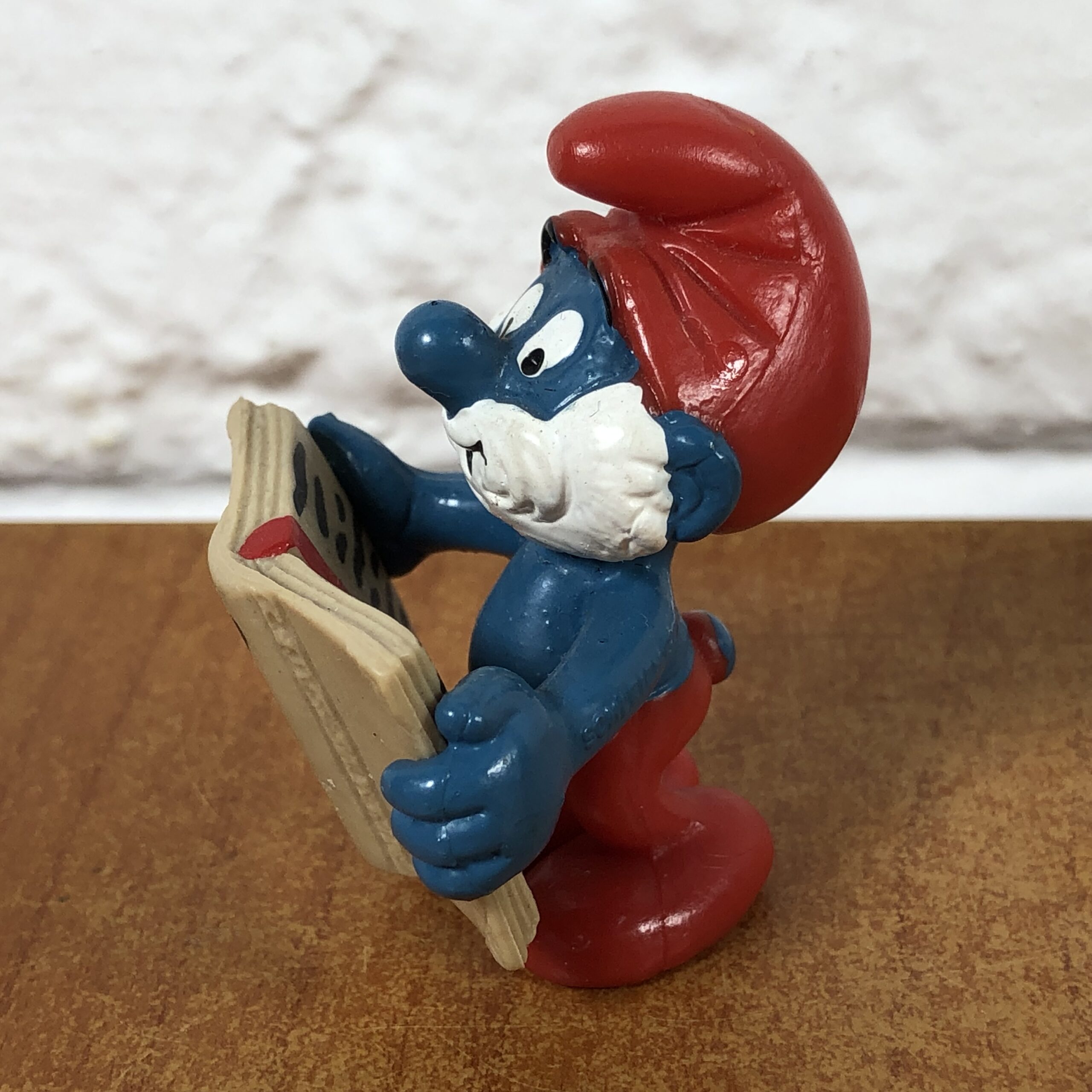 1983 Peyo Papa Smurf with Magic Book Figurine (Made in Hong Kong) - Image 4