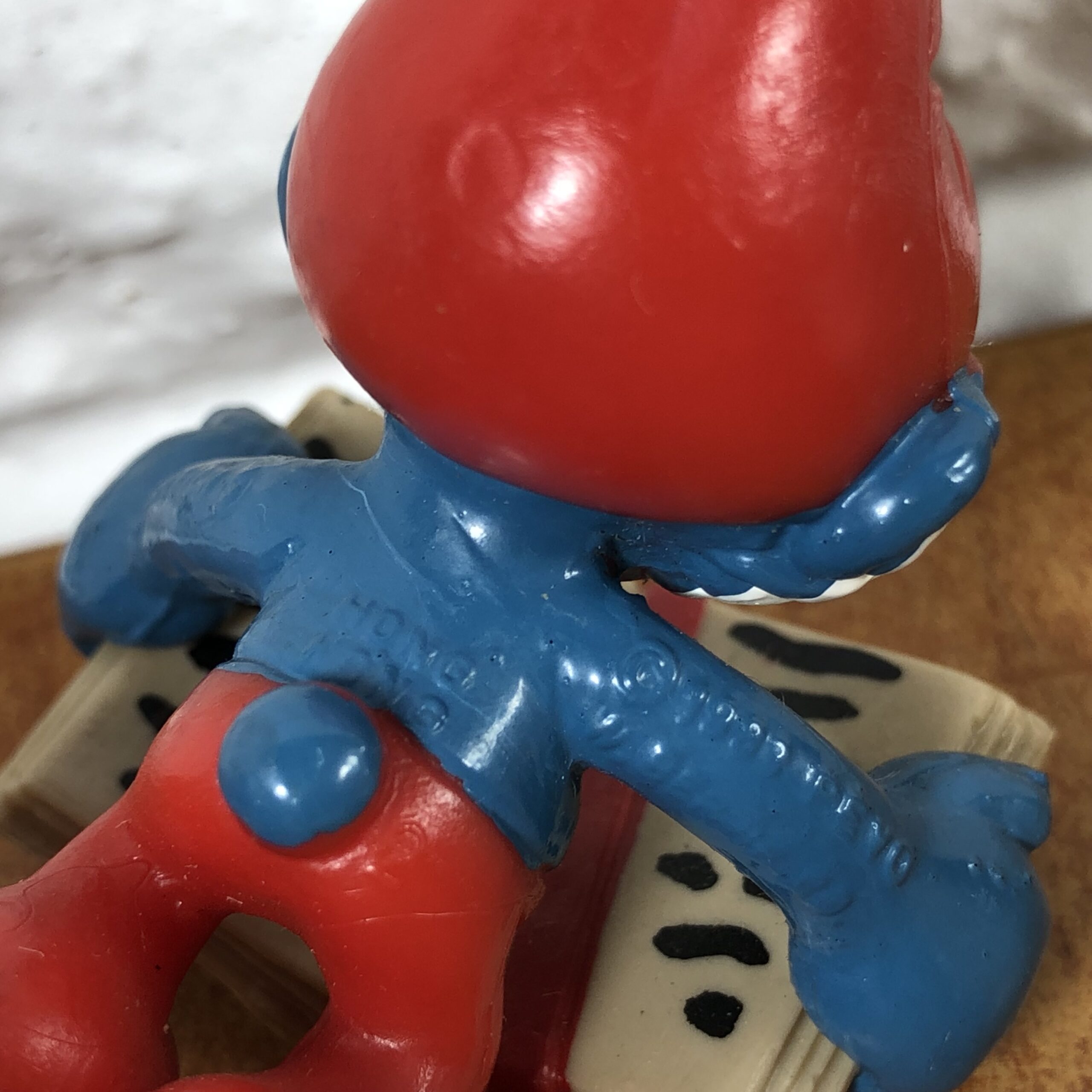 1983 Peyo Papa Smurf with Magic Book Figurine (Made in Hong Kong) - Image 7