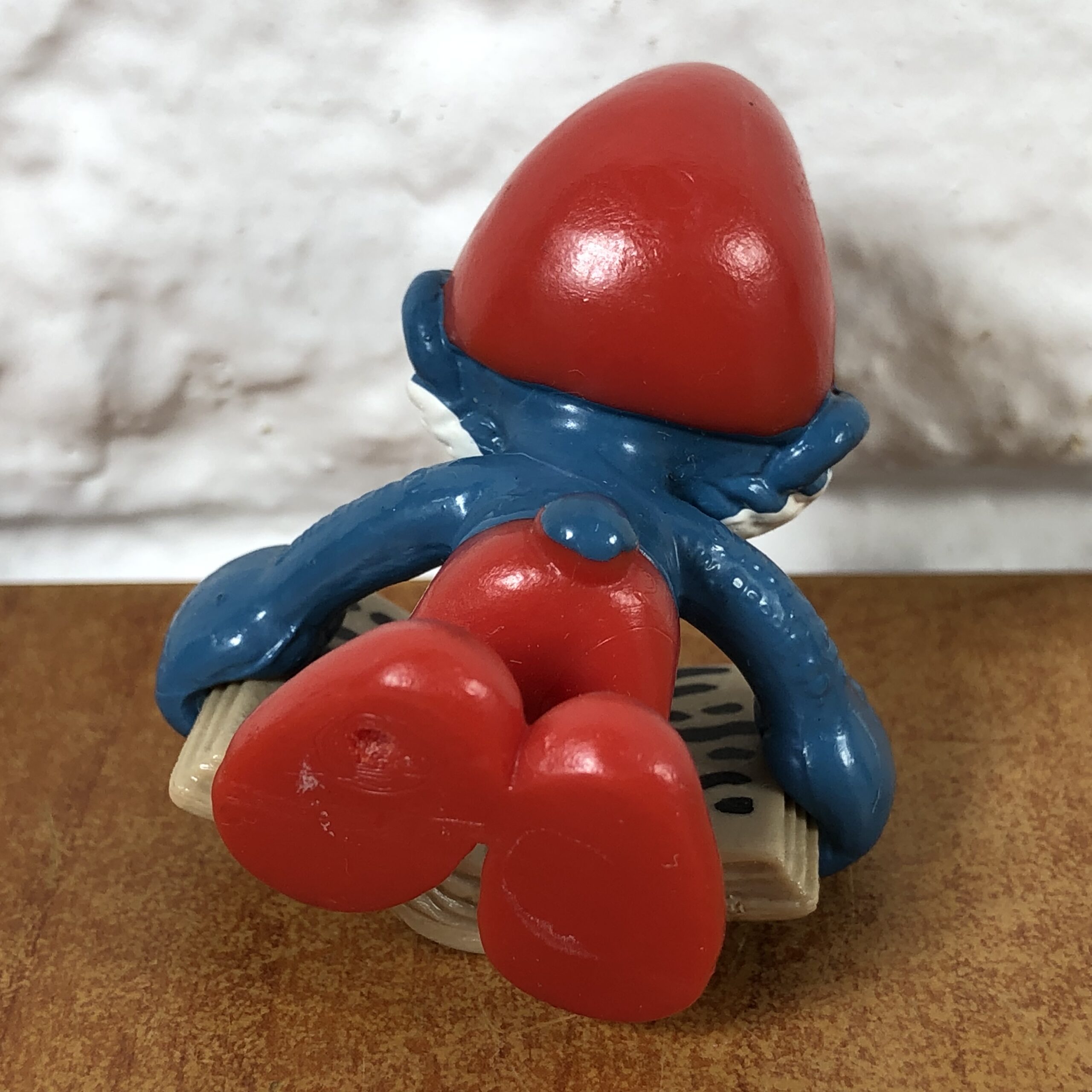 1983 Peyo Papa Smurf with Magic Book Figurine (Made in Hong Kong) - Image 6