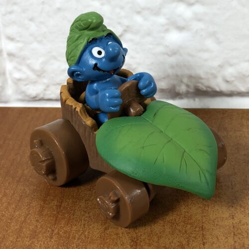 2000 Peyo Smurf in Leaf Car Figurine
