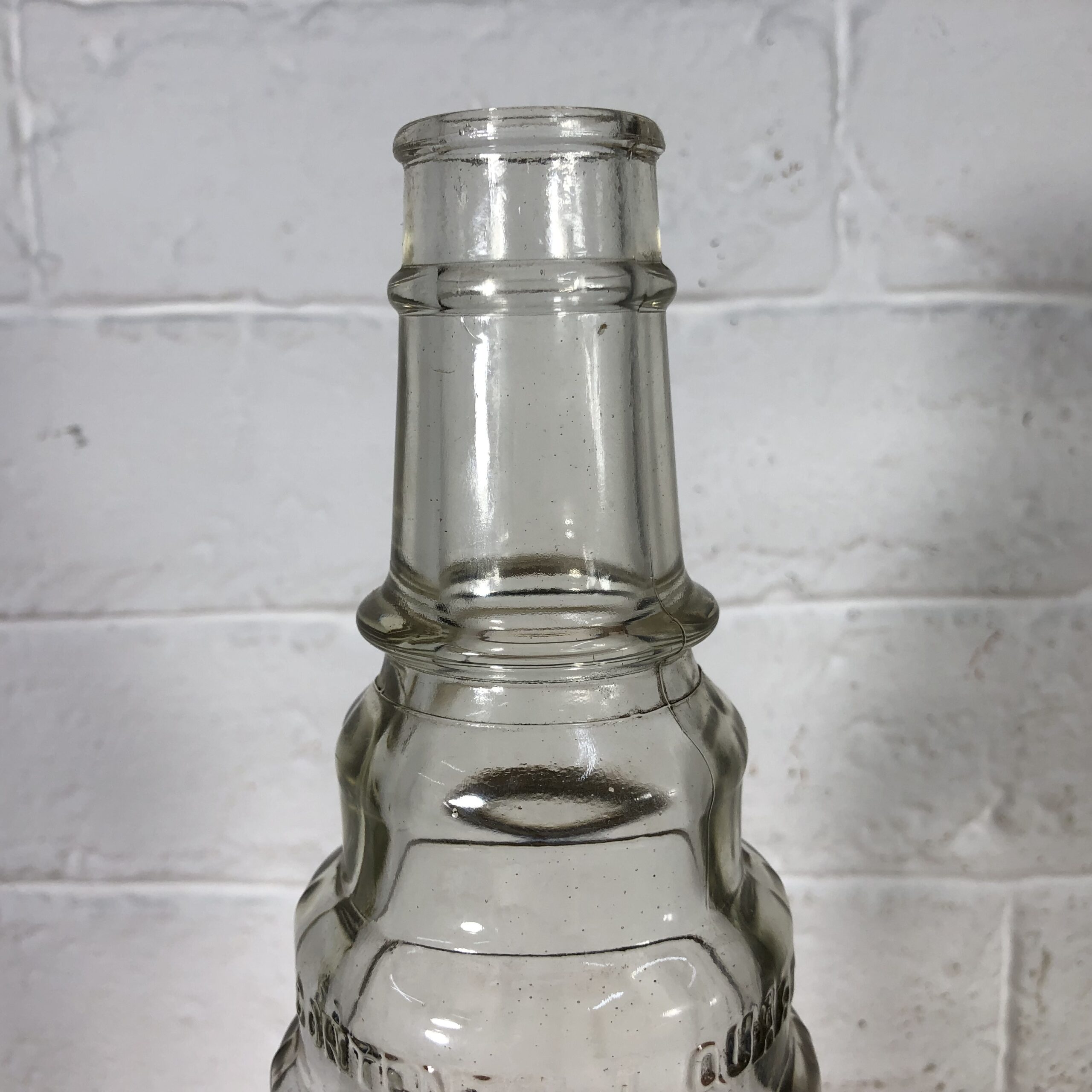 Vintage 1960s Essolube Glass Bottle (1 Quart) ~ Property of Anglo American Oil - Image 2