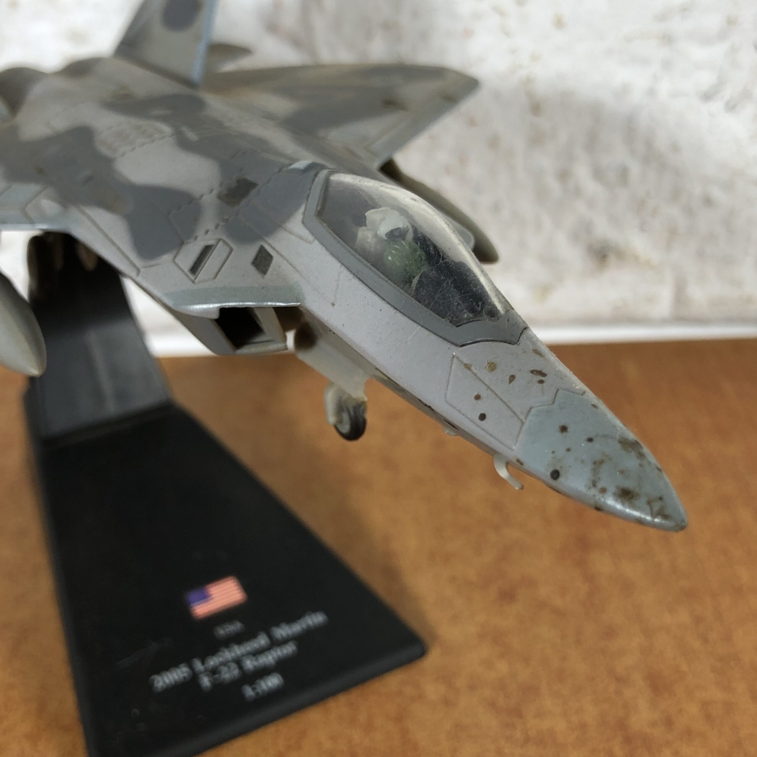 USA 2005 Lockheed Martin F-22 Raptor Aircraft Model (1:100) - AuctionGiant