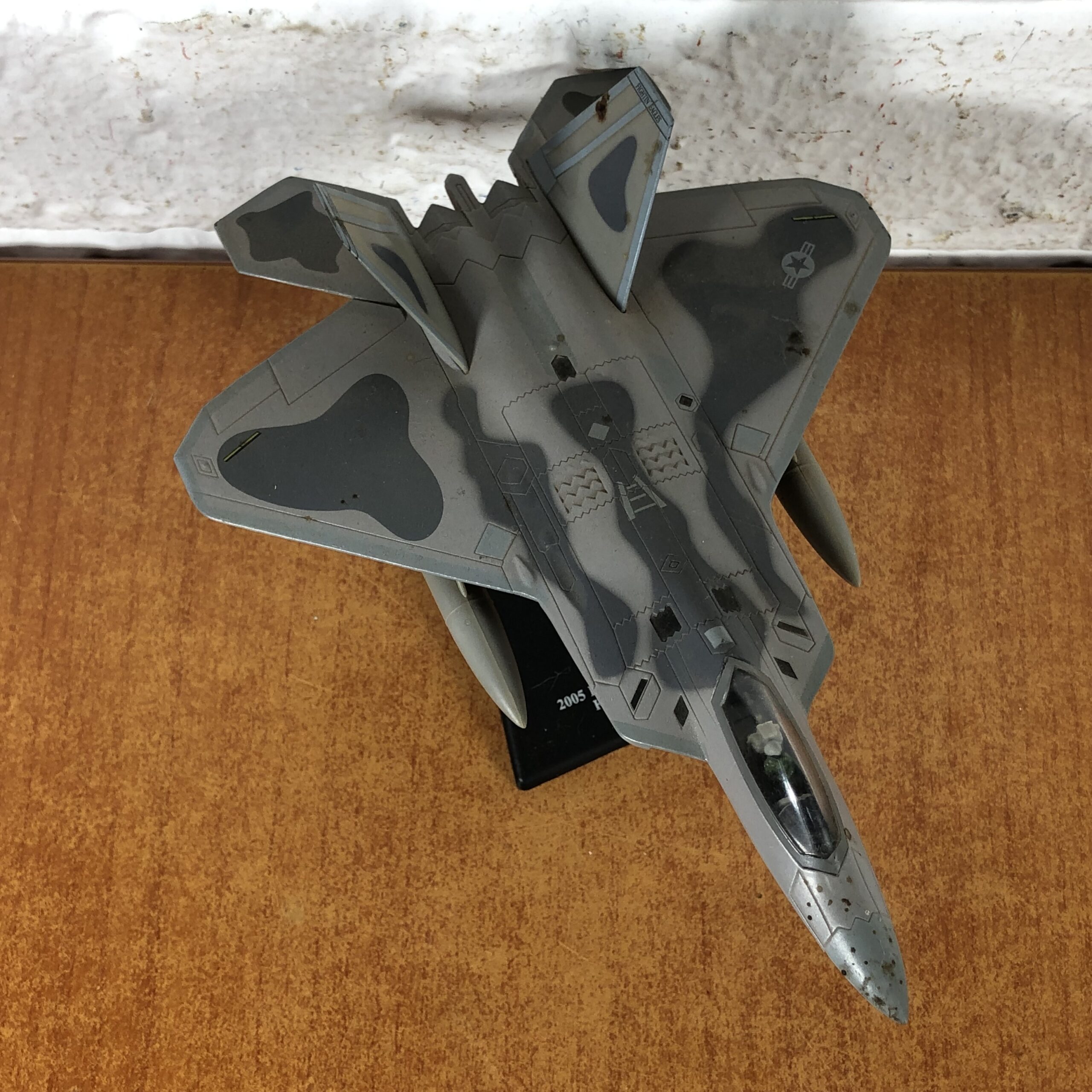 USA 2005 Lockheed Martin F-22 Raptor Aircraft Model (1:100) - AuctionGiant