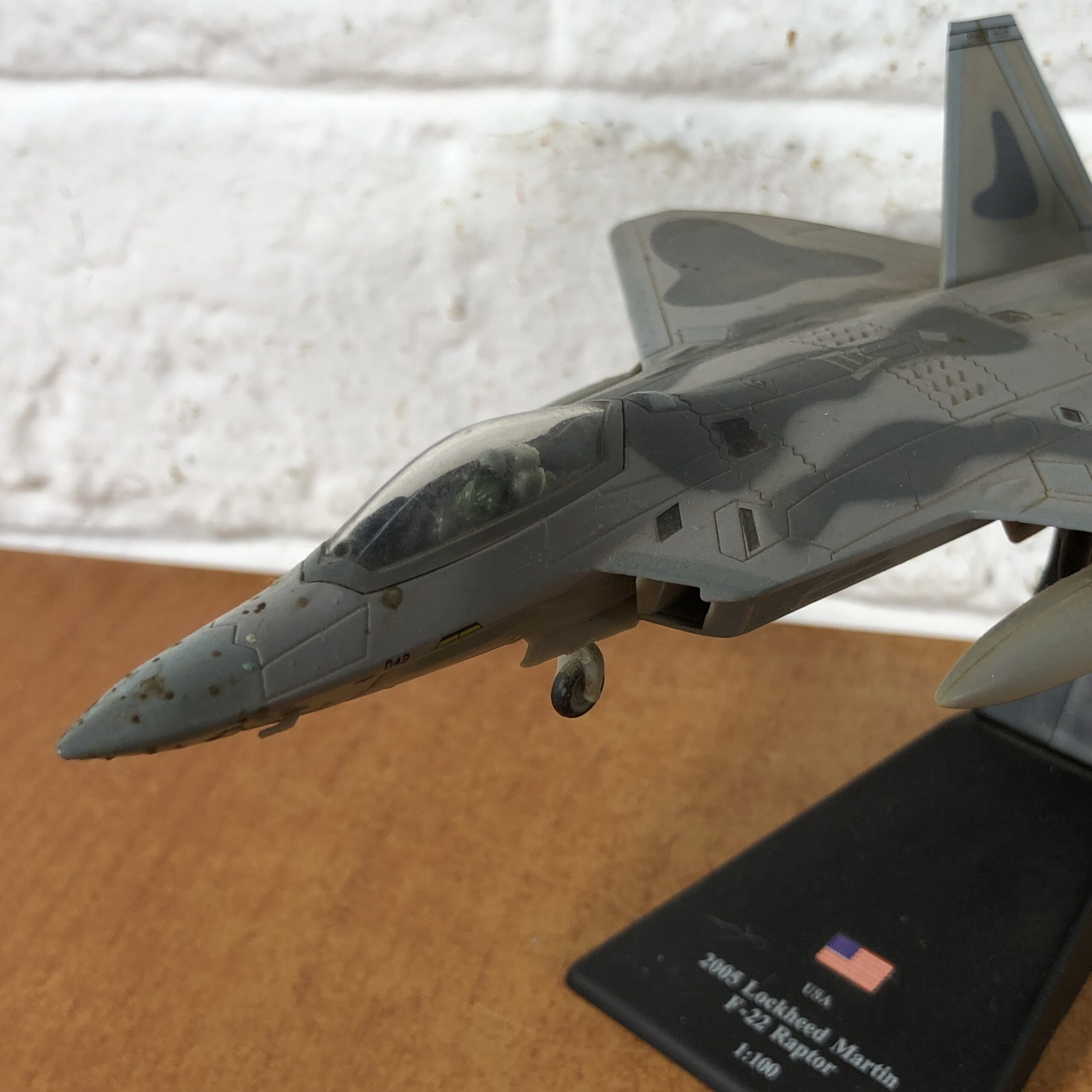 USA 2005 Lockheed Martin F-22 Raptor Aircraft Model (1:100) - AuctionGiant