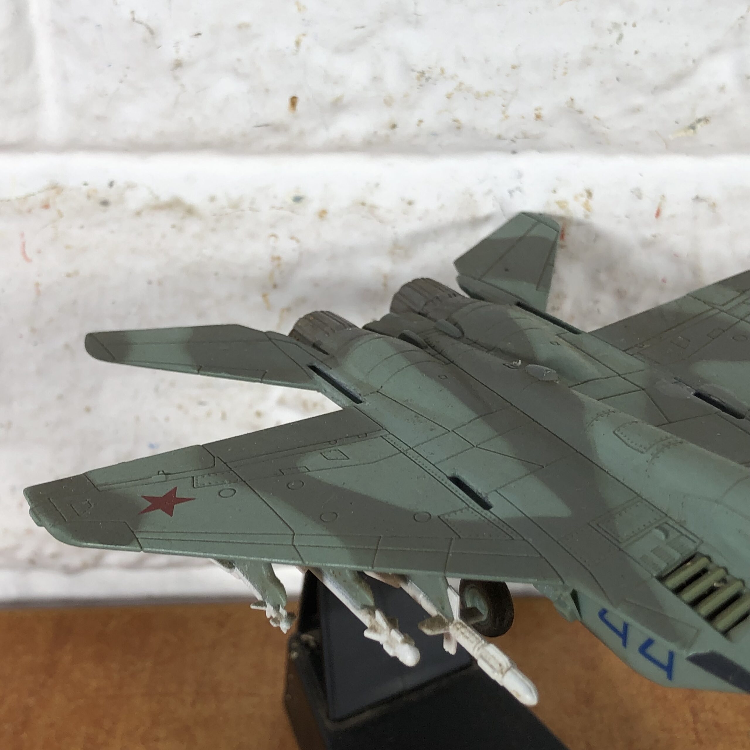 USSR 1991 Mikoyan MiG-29 'Fulcrum-C' Aircraft Model (1:100) - Image 4