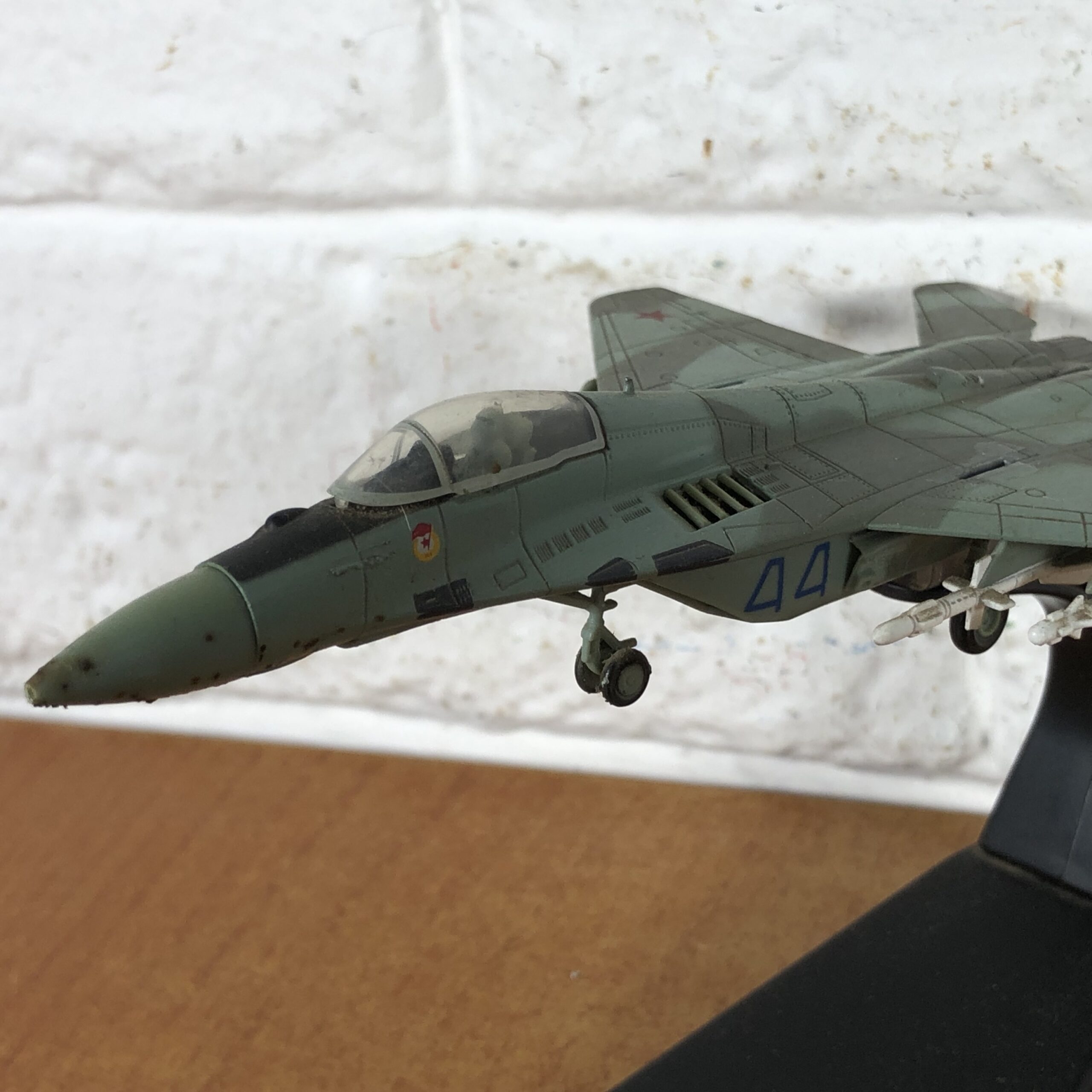 USSR 1991 Mikoyan MiG-29 'Fulcrum-C' Aircraft Model (1:100) - Image 6