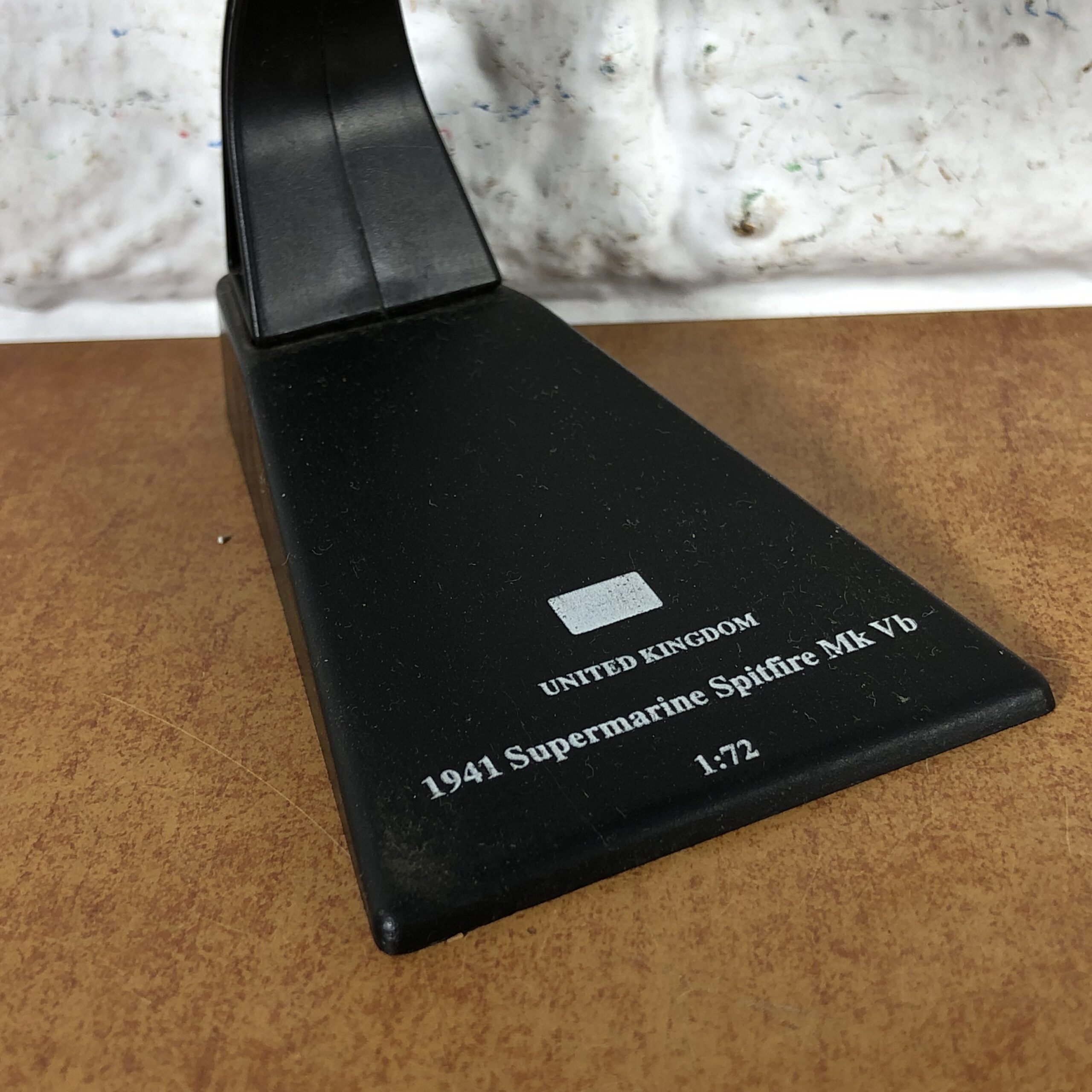 United Kingdom 1941 Supermarine Spitfire Mk Vb Aircraft Model (1:72) - Image 4