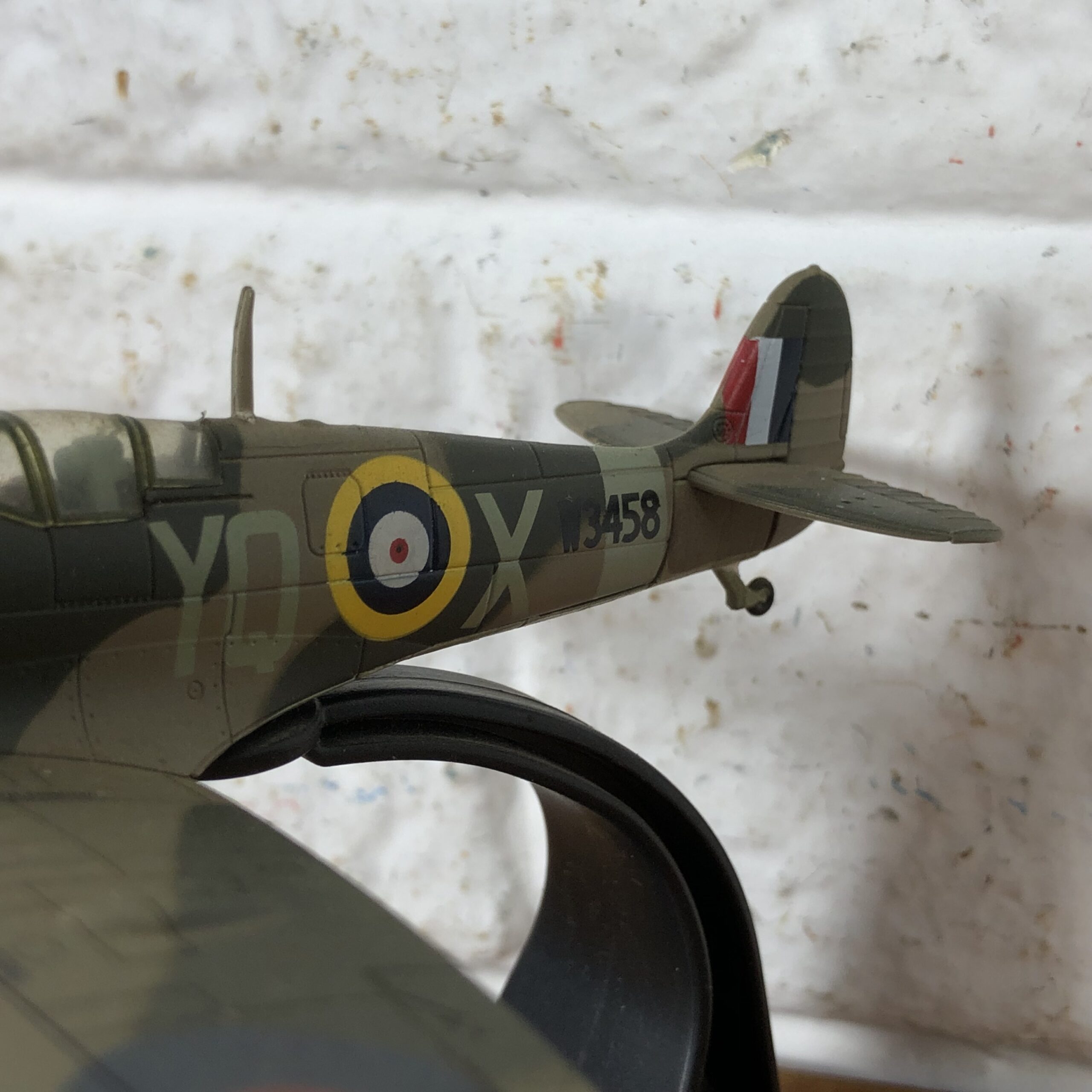 United Kingdom 1941 Supermarine Spitfire Mk Vb Aircraft Model (1:72) - Image 7