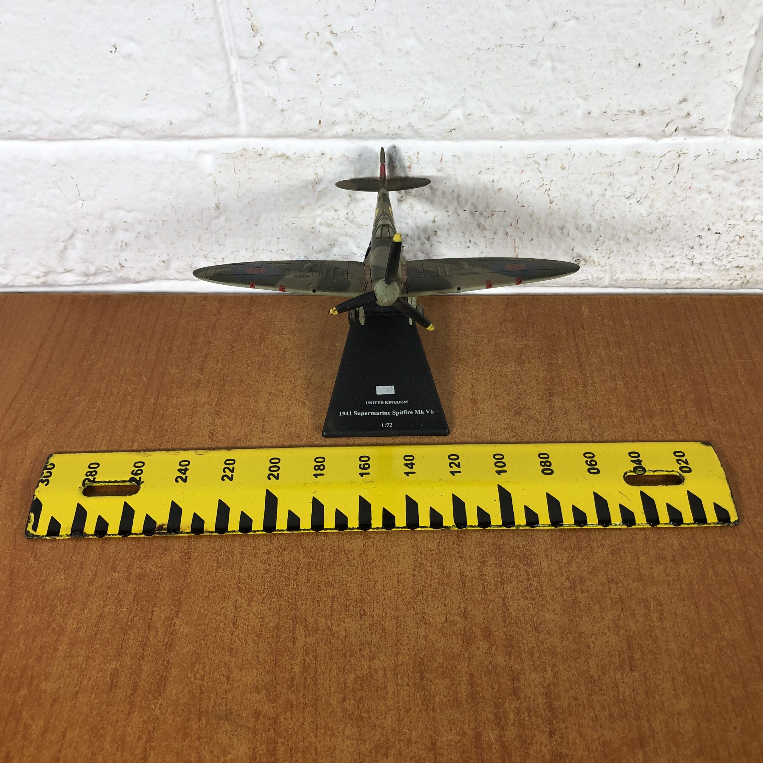 United Kingdom 1941 Supermarine Spitfire Mk Vb Aircraft Model (1:72) - Image 8