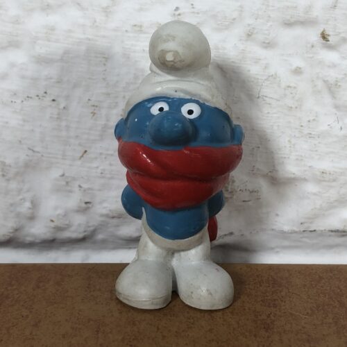 Peyo Shiver Smurf Figurine (Made in Hong Kong)