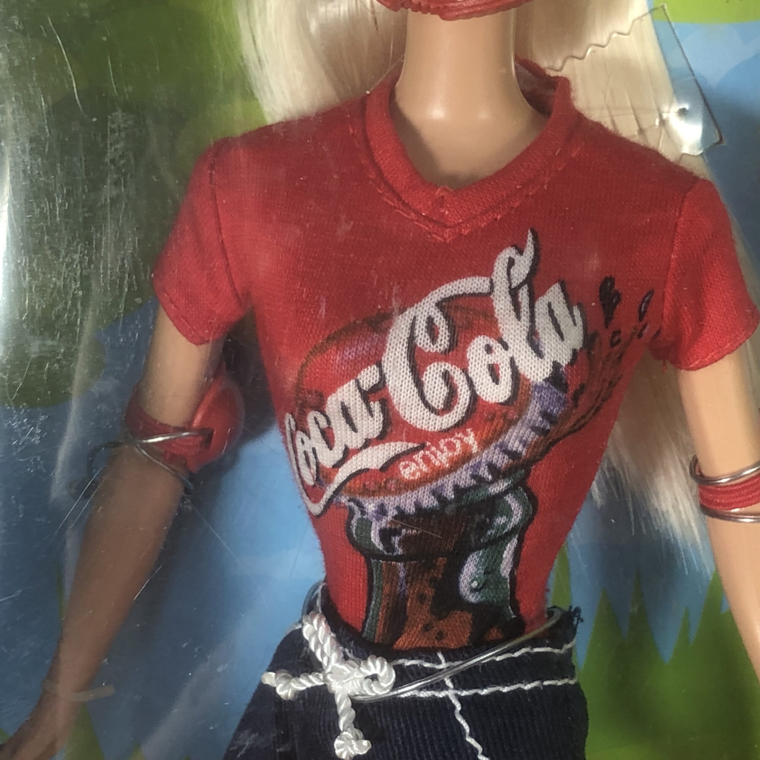 2001 Coca Cola Special Edition Skateboard Barbie Doll in Original Packaging (Made in Indonesia) - Image 4