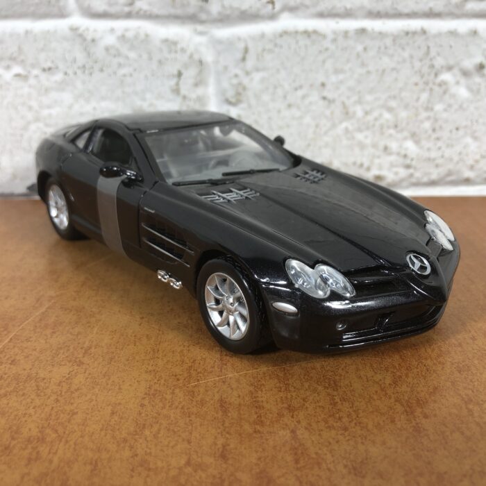 Mercedes-Benz SLR McLaren Model (1:24)