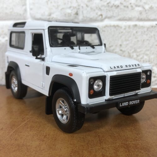 Land Rover Defender (1:24)