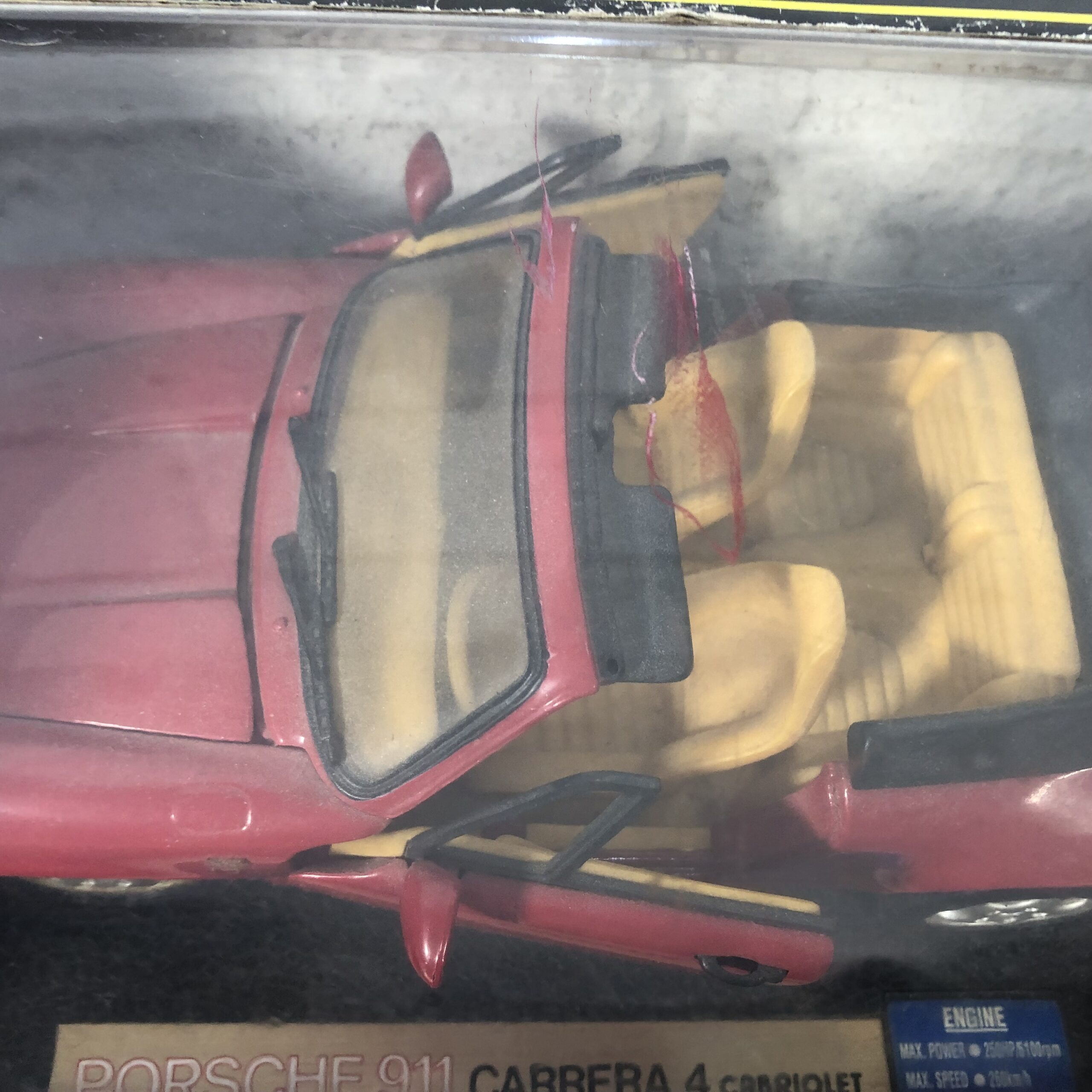 Porsche 911 Carrera 4 Cabriolet (1:18) - Image 6