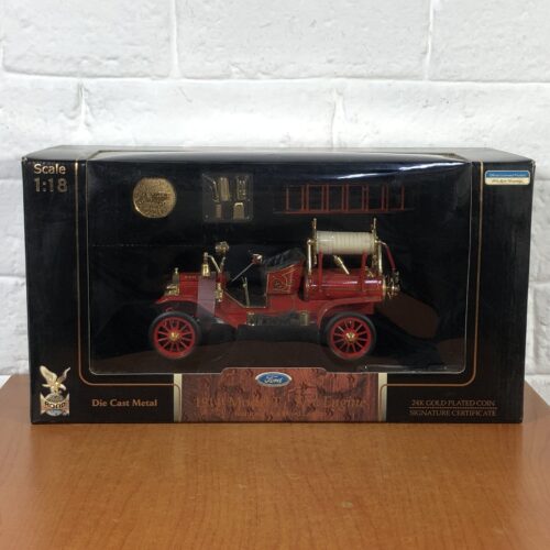 Road Signature 1914 Ford Model T Fire Engine (1:18) ~ Official Licensed Product with Certificate of Authenticity