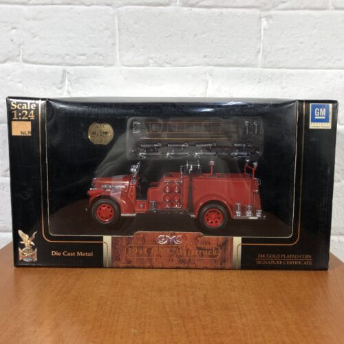 Road Signature 1941 GMC Firetruck (1:24) ~ Official Licensed Product with Certificate of Authenticity