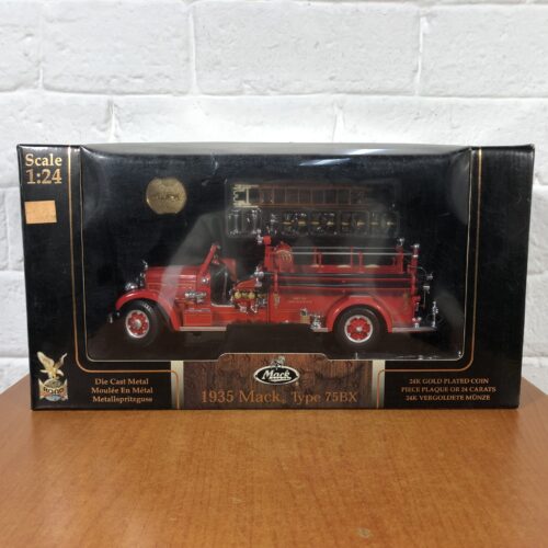Road Signature 1935 Mack Type 75BX (1:24) ~ Official Licensed Product with Certificate of Authenticity