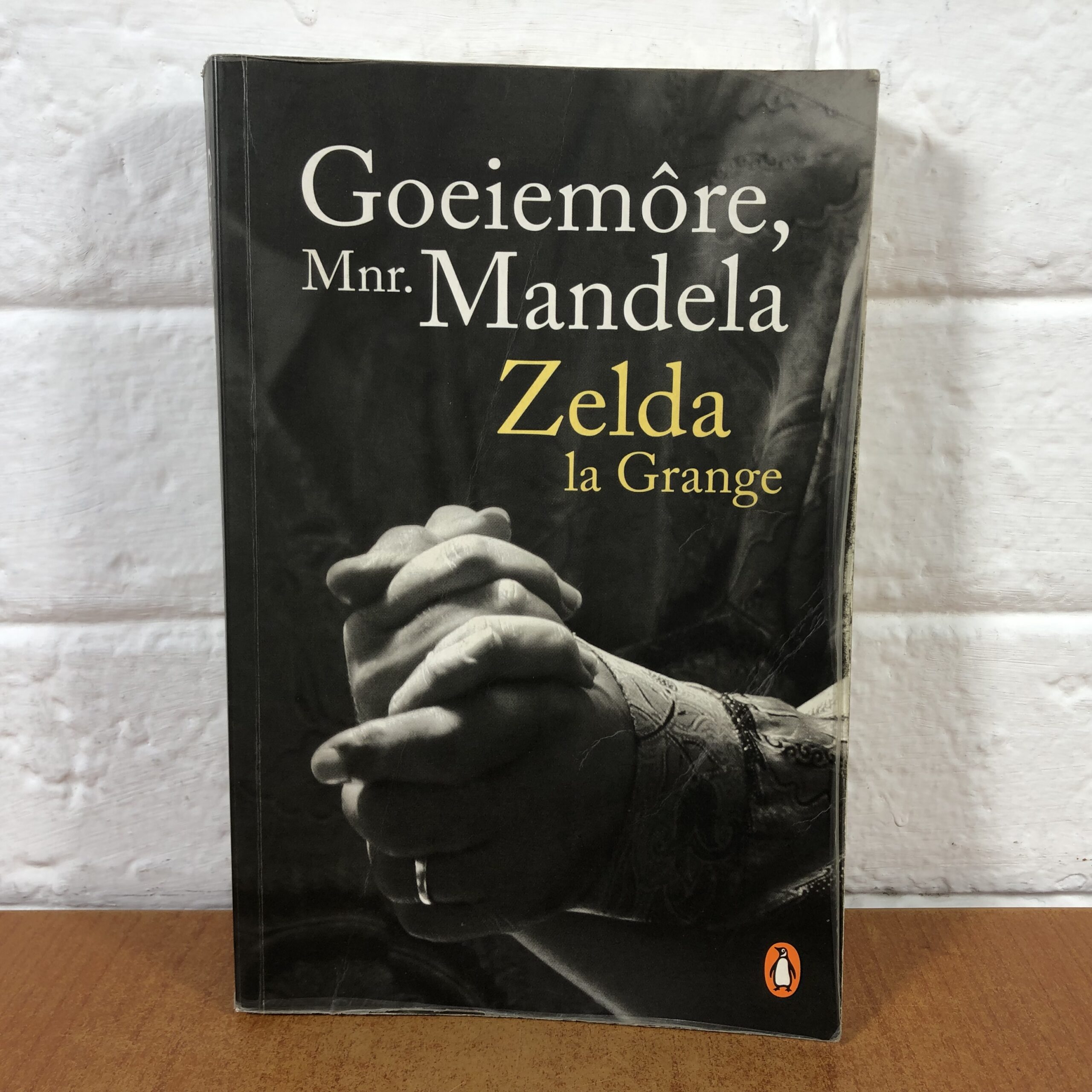 "Goeiemôre Mnr. Mandela" Book by Zelda la Grange & Nelson Mandela Coasters - Image 2