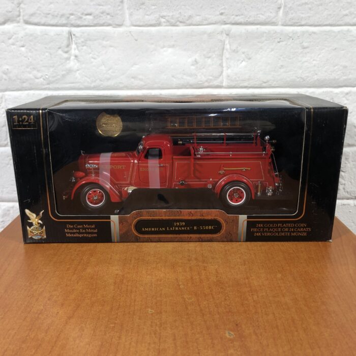 Road Signature 1939 American LaFrance B-550RC (1:24) ~ with Certificate of Authenticity