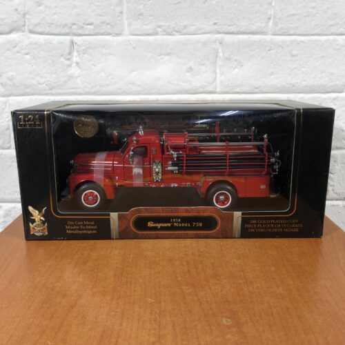 Road Signature 1958 Seagrave Model 750 (1:24) ~ with Certificate of Authenticity